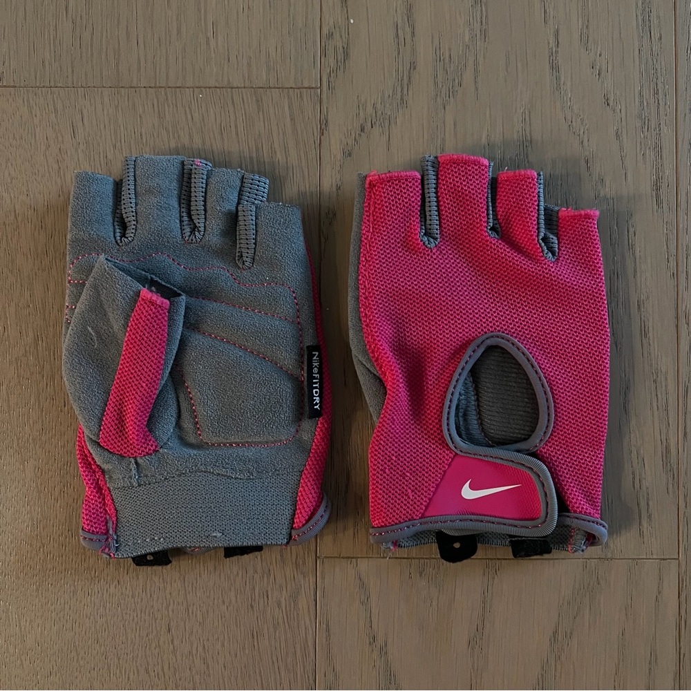 Nike Womens Gray and Pink Training Gloves